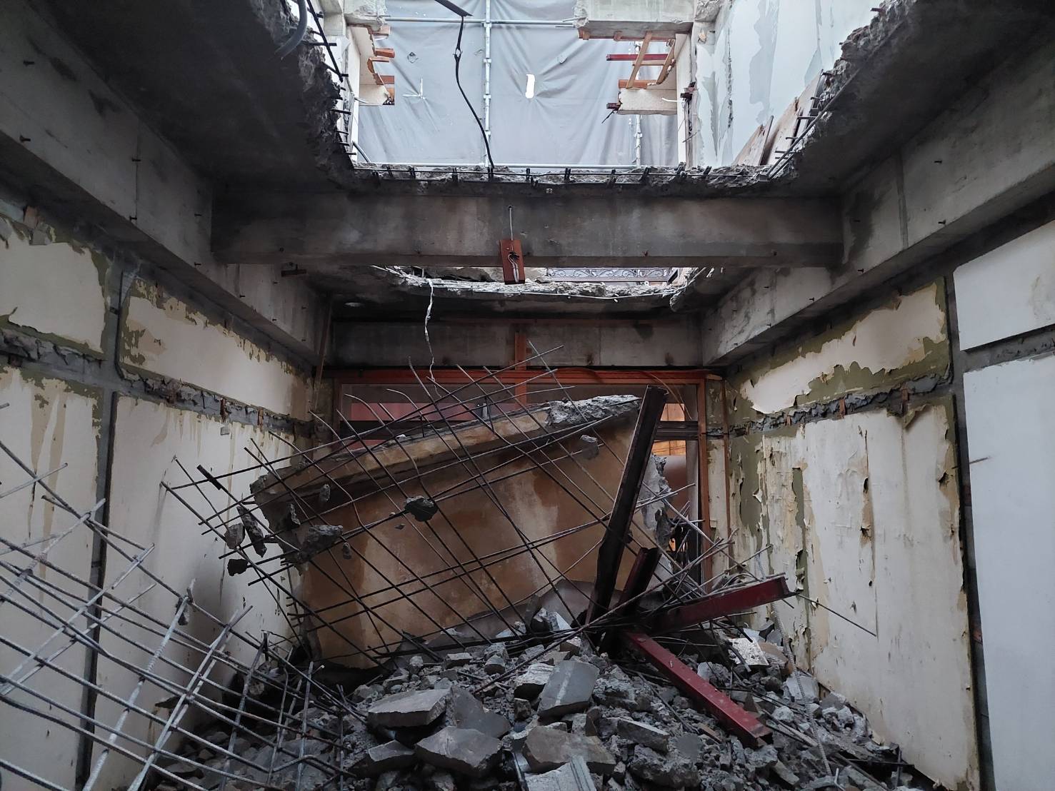 【三原市】RC造3階建て建物の解体工事｜階上解体・鉄筋切断を伴う安全重視の技術施工